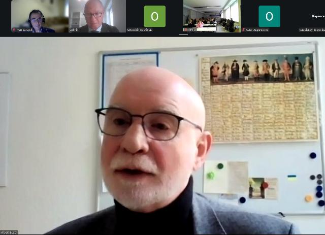 Професор Альберт Буш